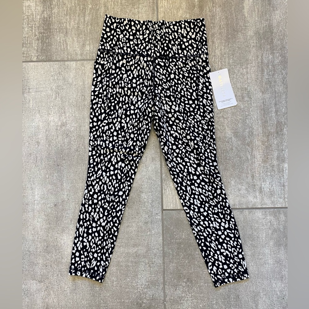 Athleta Salutation Stash Pocket II Printed Tight